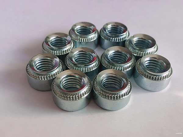 壓鉚螺母安裝注意事項(xiàng)